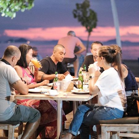 Puri Sari Beach Hotel Labuan Bajo Esterno foto