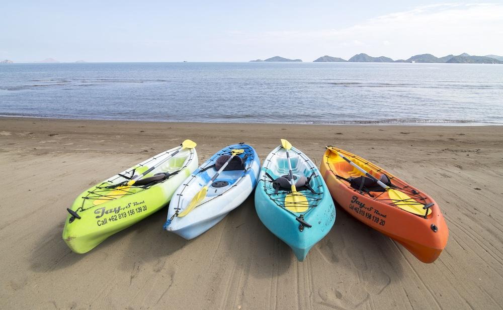 Puri Sari Beach Hotel Labuan Bajo Esterno foto