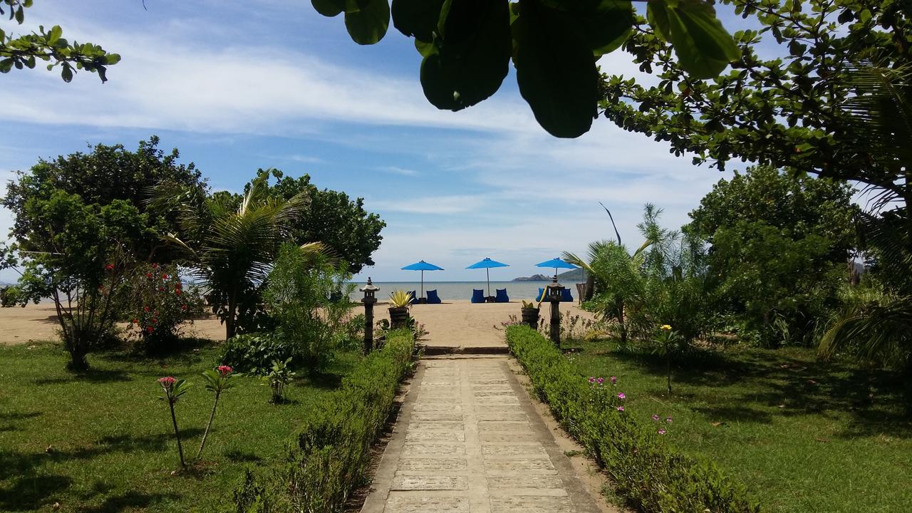 Puri Sari Beach Hotel Labuan Bajo Esterno foto