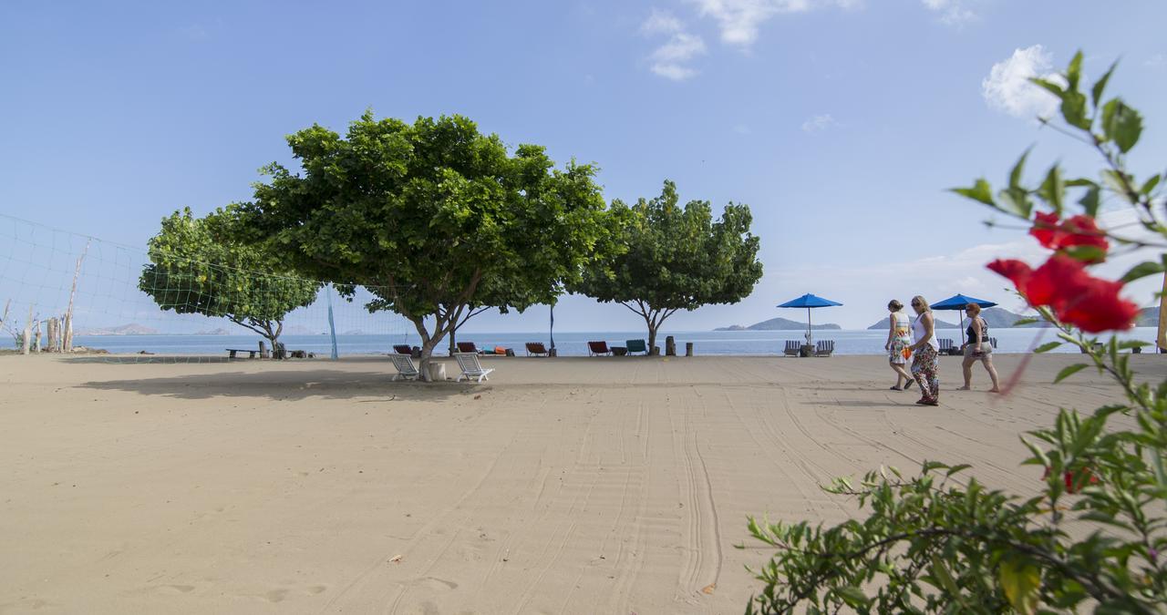 Puri Sari Beach Hotel Labuan Bajo Esterno foto